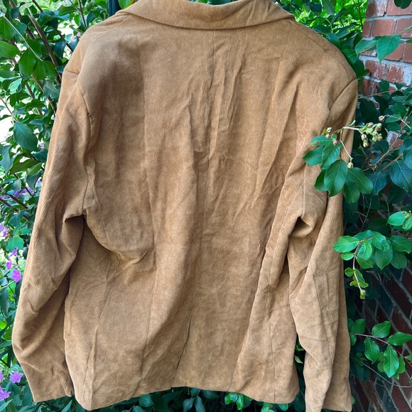 Men’s corduroy Blazer. Navy detail on the pockets. - Picture 3 of 3